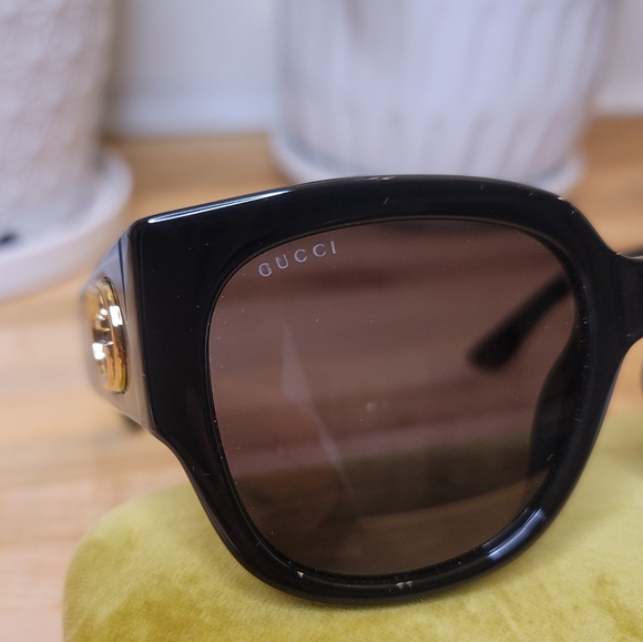 Authentic Gucci Sunglasses - Picture 4 of 7